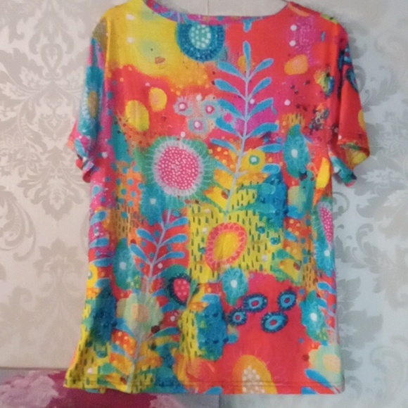 Colorful Cat Graphic T-Shirt - Picture 3 of 3